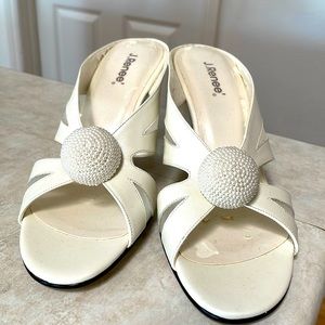 Cream Pearls Leather Mules Heels Sandals 7.5 8 Vintage